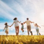 A constelação familiar pode reforçar os lações familiares.