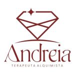 O logotipo é composto por dois elementos principais, ambos na cor bordô: Símbolo Gráfico: Acima do texto, há um ícone estilizado que representa um diamante ou cristal. O design geométrico utiliza linhas para formar a estrutura da gema, com um pequeno brilho ou estrela no topo esquerdo. Texto: Abaixo do símbolo, o nome "Andreia" é exibido em uma fonte serifada elegante, com a primeira letra em maiúsculo e um ponto final sutil após a letra 'a'. Abaixo do nome, a frase "TERAPEUTA ALQUIMISTA" aparece em letras maiúsculas menores e em uma fonte sem serifa, alinhada ao centro.