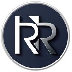 Logotipo “Roger Reis”: duas letras “R” estilizadas e entrelaçadas, dentro de um círculo azul marinho com borda prateada ou cinza metálico. As letras são brancas ou cinza claro, com efeito tridimensional. A letra à esquerda em primeiro plano, a letra à direita ligeiramente atrás e espelhada, com uma pequena seta apontando para baixo na base onde as duas se conectam.